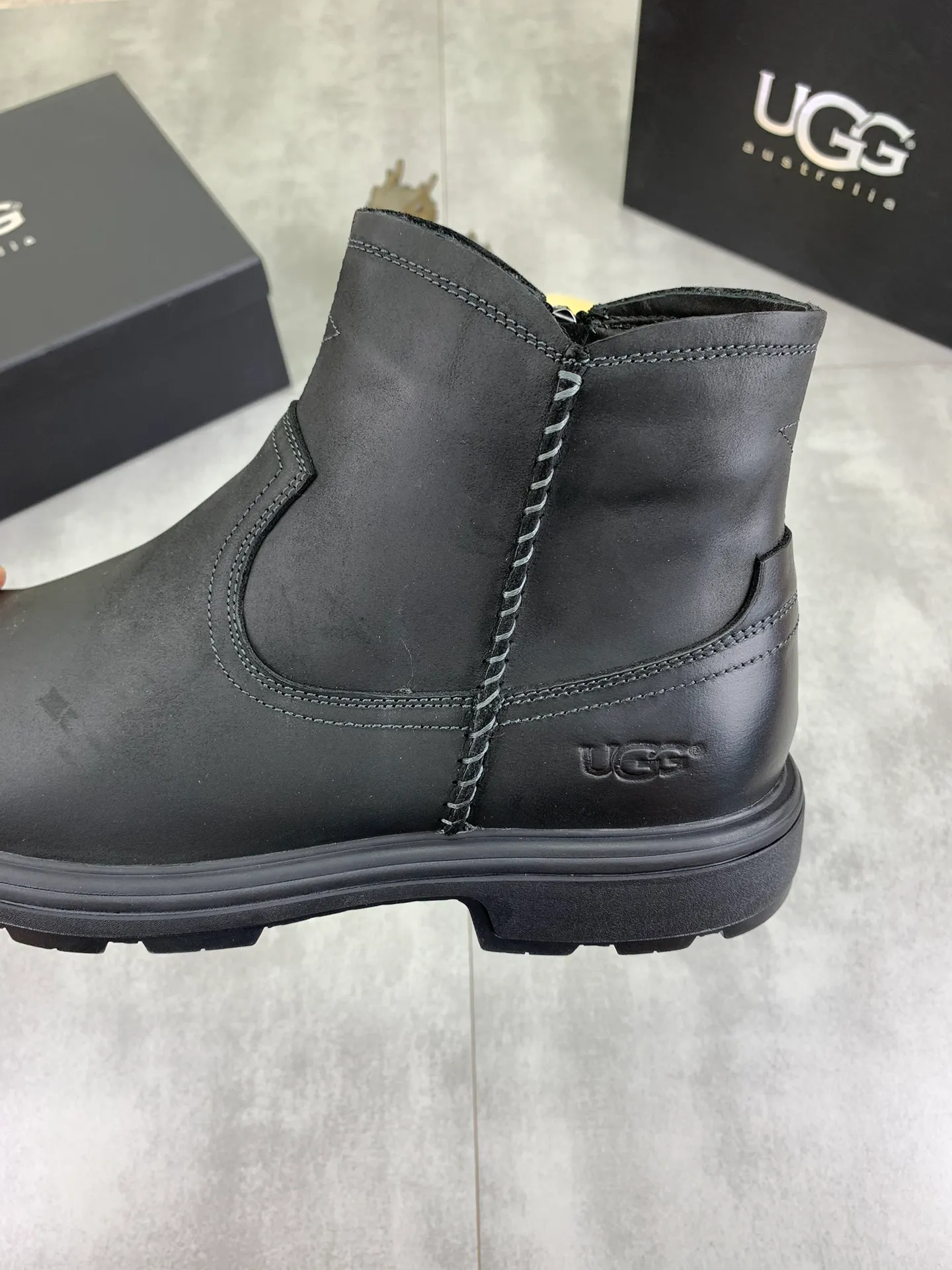 Factory price P640 💶[UGG] (full wool lining) Top-end high-quality fur integrated warm snow boots from Australia's warm luxury men's shoes brand, UGG-5877 official website synchronized, made of imported cowhide, carefully sewn...Imported rubber outsole (comfortable, soft, wear-resistant) The quality is really great...Exquisite workmanship, you can't put it down at first sight, code number: 39-44 Color: 3️⃣colors available